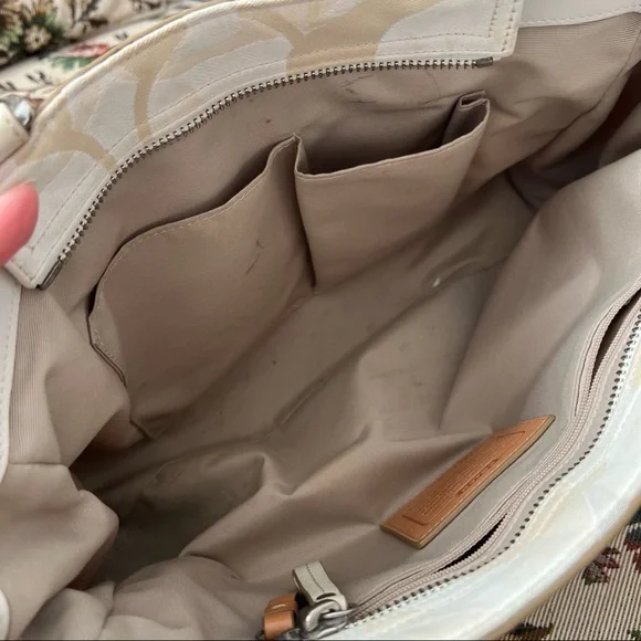 Coach beige off white signature print purse Hampton F13337 leather accents - Picture 4 of 9